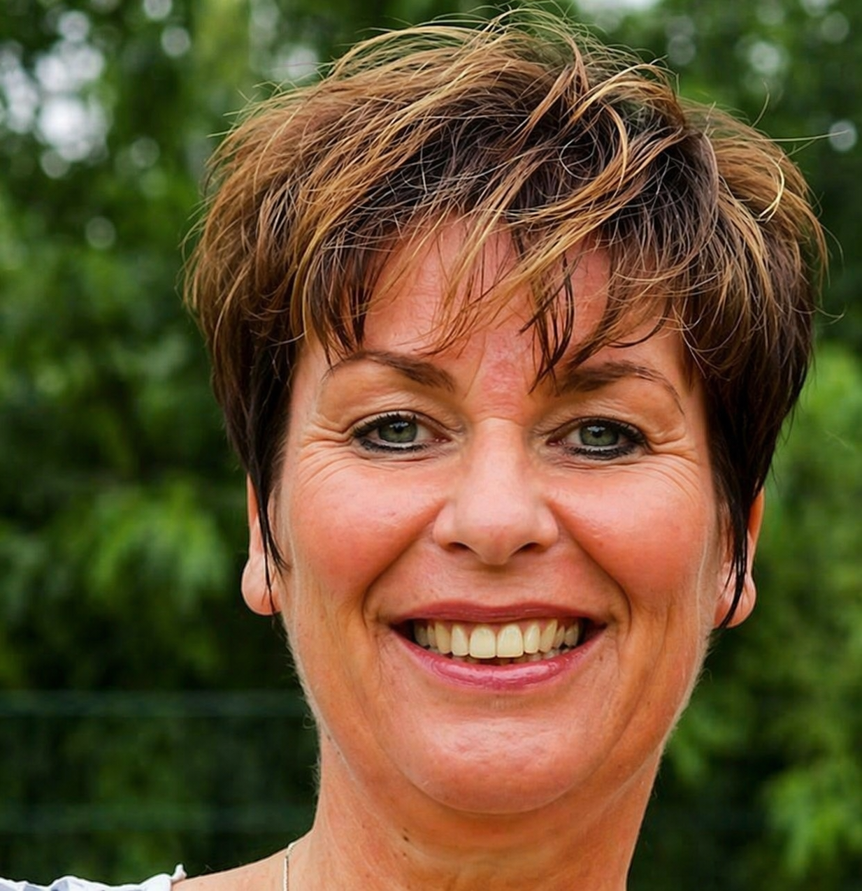 Sylvia Manninga in der Praxis — konzentriert, ruhig, aufmerksam